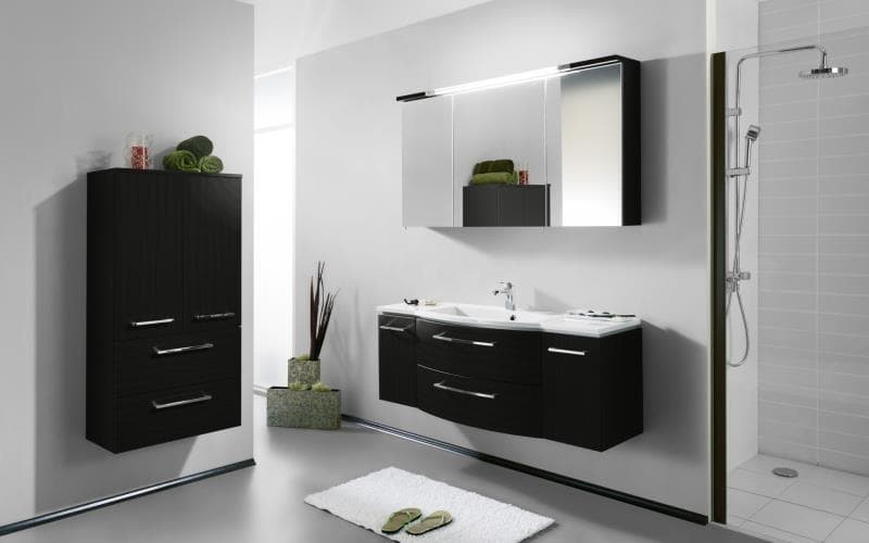 Saturn Gloss Black  Bathroom